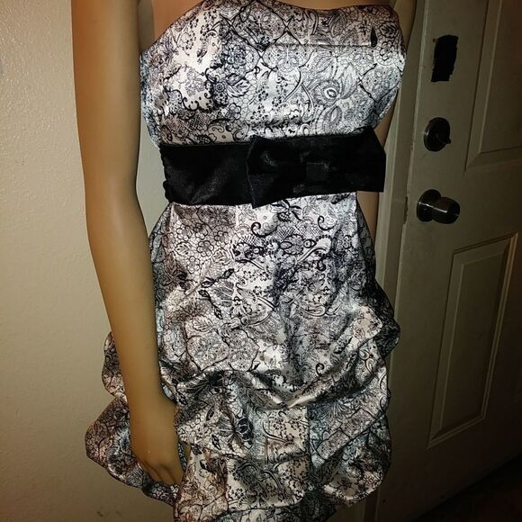 NWT rue21 black and white silky no sleeve dress - Picture 6 of 7